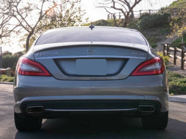 Серый Мерседес CLS серия, объемом двигателя 4.7 л и пробегом 83 тыс. км за 9500 $, фото 6 на Automoto.ua