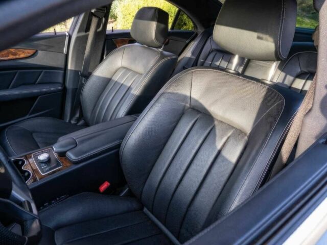 Серый Мерседес CLS серия, объемом двигателя 4.7 л и пробегом 83 тыс. км за 9500 $, фото 9 на Automoto.ua