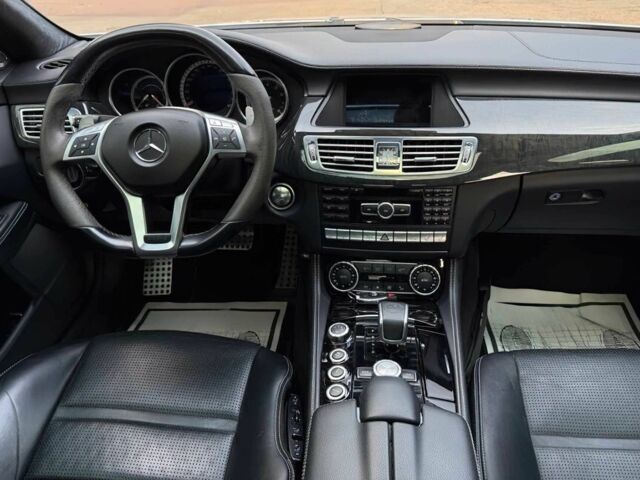 Серый Мерседес CLS серия, объемом двигателя 5.5 л и пробегом 89 тыс. км за 13300 $, фото 7 на Automoto.ua