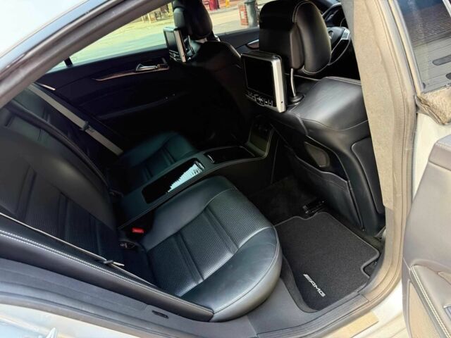 Серый Мерседес CLS серия, объемом двигателя 5.5 л и пробегом 89 тыс. км за 13300 $, фото 13 на Automoto.ua