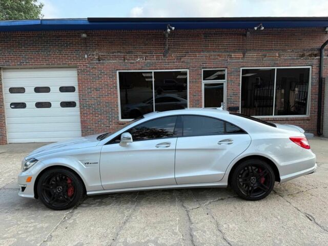 Серый Мерседес CLS серия, объемом двигателя 5.5 л и пробегом 89 тыс. км за 13300 $, фото 3 на Automoto.ua