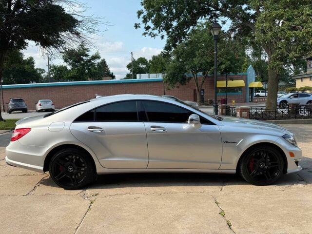 Серый Мерседес CLS серия, объемом двигателя 5.5 л и пробегом 89 тыс. км за 13300 $, фото 5 на Automoto.ua