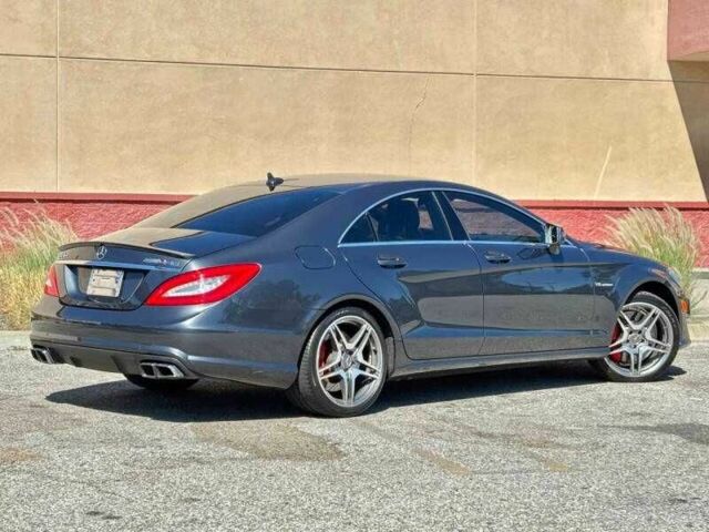Серый Мерседес CLS серия, объемом двигателя 5.5 л и пробегом 143 тыс. км за 14300 $, фото 6 на Automoto.ua