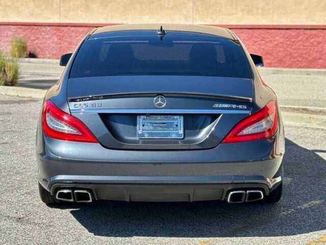 Серый Мерседес CLS серия, объемом двигателя 5.5 л и пробегом 143 тыс. км за 14300 $, фото 5 на Automoto.ua