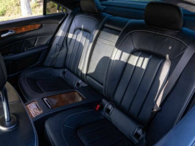 Серый Мерседес CLS серия, объемом двигателя 4.7 л и пробегом 83 тыс. км за 9500 $, фото 11 на Automoto.ua