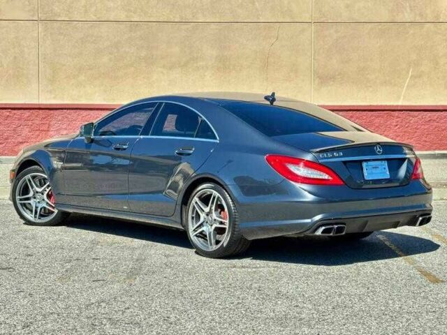 Серый Мерседес CLS серия, объемом двигателя 5.5 л и пробегом 143 тыс. км за 14300 $, фото 4 на Automoto.ua