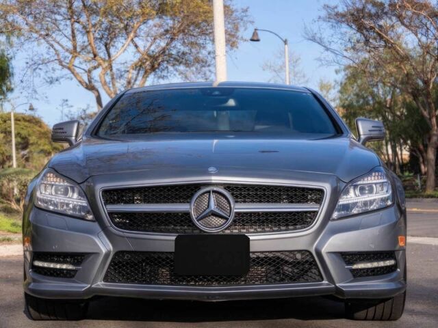 Серый Мерседес CLS серия, объемом двигателя 4.7 л и пробегом 83 тыс. км за 9500 $, фото 1 на Automoto.ua