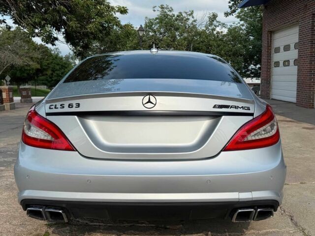 Серый Мерседес CLS серия, объемом двигателя 5.5 л и пробегом 89 тыс. км за 13300 $, фото 4 на Automoto.ua