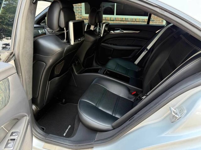 Серый Мерседес CLS серия, объемом двигателя 5.5 л и пробегом 89 тыс. км за 13300 $, фото 12 на Automoto.ua