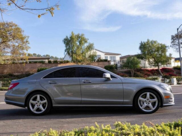 Серый Мерседес CLS серия, объемом двигателя 4.7 л и пробегом 83 тыс. км за 9500 $, фото 3 на Automoto.ua