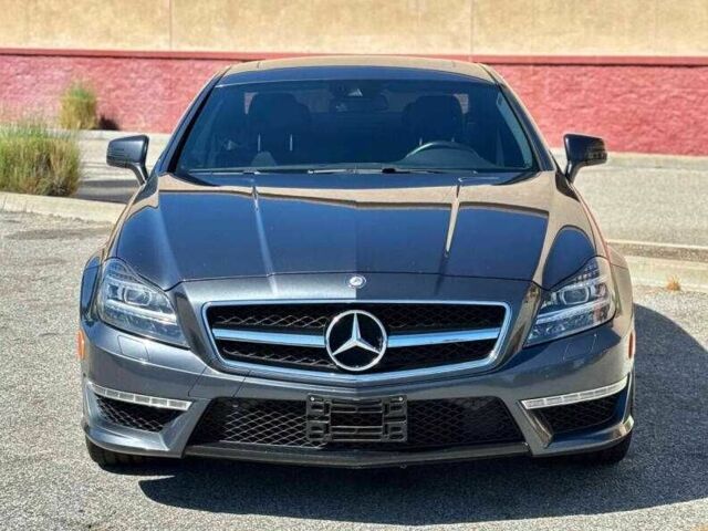 Серый Мерседес CLS серия, объемом двигателя 5.5 л и пробегом 143 тыс. км за 14300 $, фото 1 на Automoto.ua