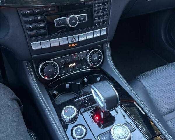 Серый Мерседес CLS серия, объемом двигателя 5.5 л и пробегом 143 тыс. км за 14300 $, фото 11 на Automoto.ua