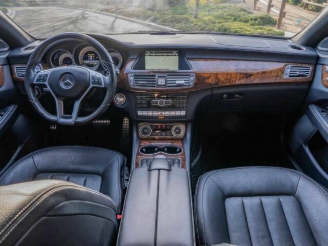 Серый Мерседес CLS серия, объемом двигателя 4.7 л и пробегом 83 тыс. км за 9500 $, фото 8 на Automoto.ua