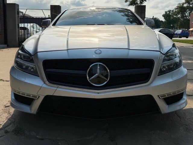 Серый Мерседес CLS серия, объемом двигателя 5.5 л и пробегом 89 тыс. км за 13300 $, фото 1 на Automoto.ua