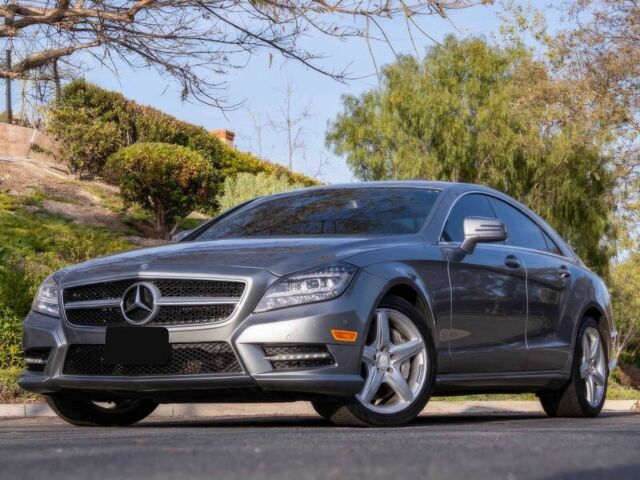 Серый Мерседес CLS серия, объемом двигателя 4.7 л и пробегом 83 тыс. км за 9500 $, фото 2 на Automoto.ua