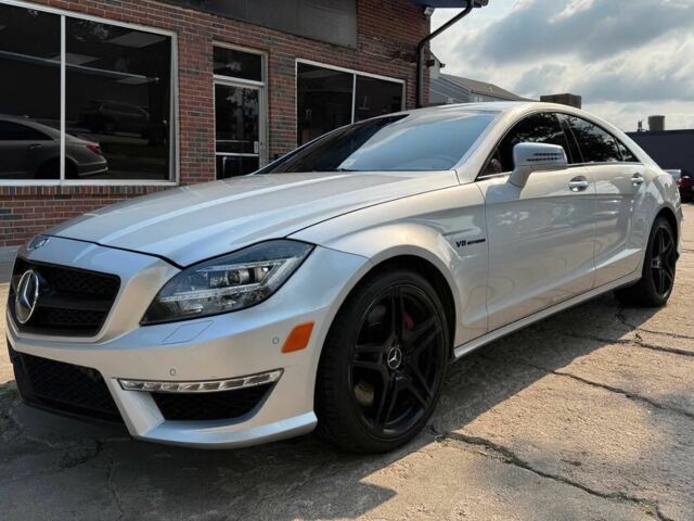 Серый Мерседес CLS серия, объемом двигателя 5.5 л и пробегом 89 тыс. км за 13300 $, фото 2 на Automoto.ua