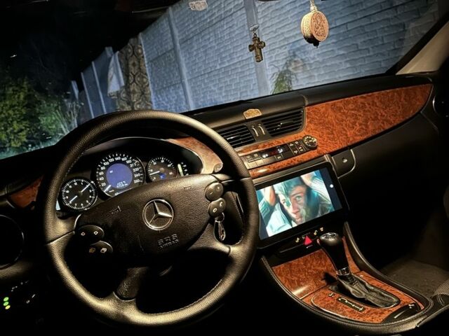 Синий Мерседес CLS серия, объемом двигателя 3 л и пробегом 262 тыс. км за 8800 $, фото 2 на Automoto.ua