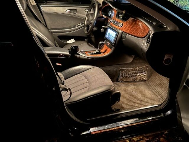 Синий Мерседес CLS серия, объемом двигателя 3 л и пробегом 262 тыс. км за 8800 $, фото 5 на Automoto.ua