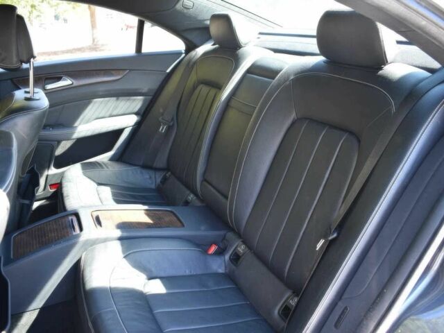 Синий Мерседес CLS серия, объемом двигателя 4.7 л и пробегом 87 тыс. км за 17900 $, фото 15 на Automoto.ua
