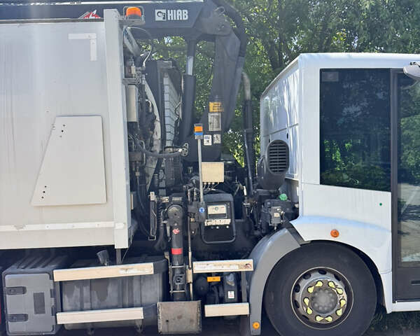 Бежевий Мерседес Econic, об'ємом двигуна 0 л та пробігом 183 тис. км за 64000 $, фото 8 на Automoto.ua