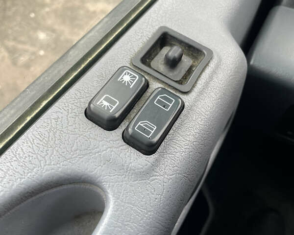 Зеленый Мерседес Econic, объемом двигателя 7.2 л и пробегом 557 тыс. км за 31500 $, фото 32 на Automoto.ua