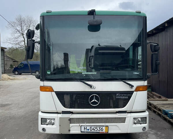 Зеленый Мерседес Econic, объемом двигателя 7.2 л и пробегом 557 тыс. км за 31500 $, фото 1 на Automoto.ua