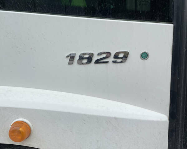 Зеленый Мерседес Econic, объемом двигателя 7.2 л и пробегом 557 тыс. км за 31500 $, фото 11 на Automoto.ua