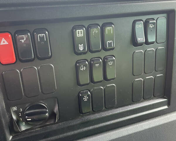 Зелений Мерседес Econic, об'ємом двигуна 7.2 л та пробігом 557 тис. км за 32200 $, фото 27 на Automoto.ua