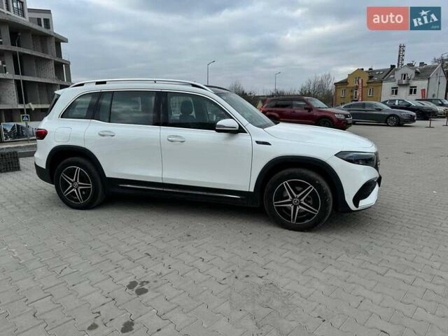 Белый Мерседес EQB, объемом двигателя 0 л и пробегом 26 тыс. км за 30800 $, фото 2 на Automoto.ua