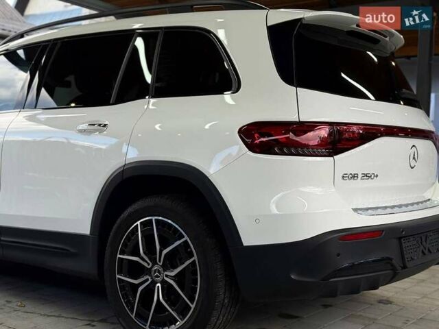 Белый Мерседес EQB, объемом двигателя 0 л и пробегом 76 тыс. км за 31950 $, фото 2 на Automoto.ua