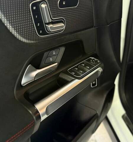 Белый Мерседес EQB, объемом двигателя 0 л и пробегом 76 тыс. км за 31950 $, фото 22 на Automoto.ua