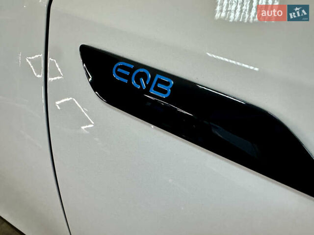 Белый Мерседес EQB, объемом двигателя 0 л и пробегом 42 тыс. км за 38900 $, фото 3 на Automoto.ua
