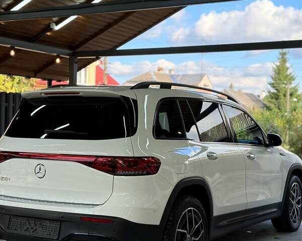 Белый Мерседес EQB, объемом двигателя 0 л и пробегом 76 тыс. км за 31950 $, фото 3 на Automoto.ua