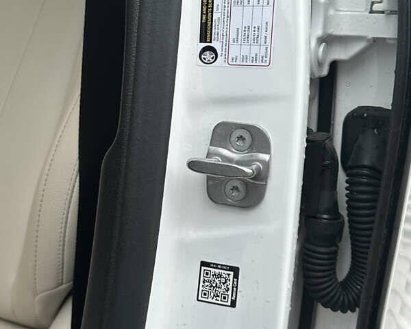 Білий Мерседес EQB, об'ємом двигуна 0 л та пробігом 14 тис. км за 38000 $, фото 28 на Automoto.ua