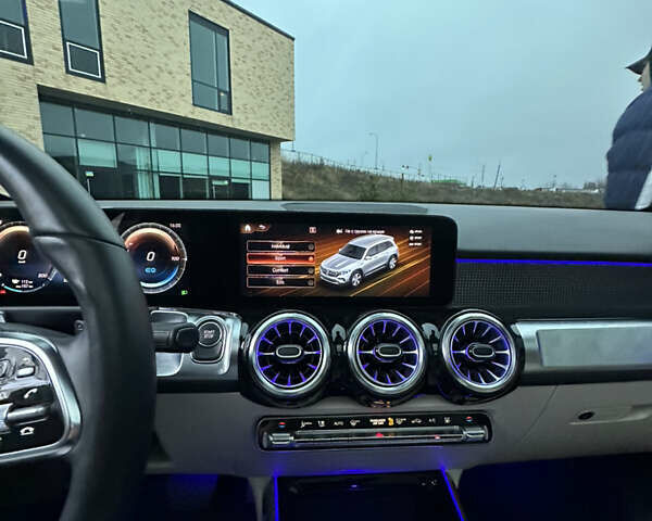 Білий Мерседес EQB, об'ємом двигуна 0 л та пробігом 14 тис. км за 38000 $, фото 25 на Automoto.ua