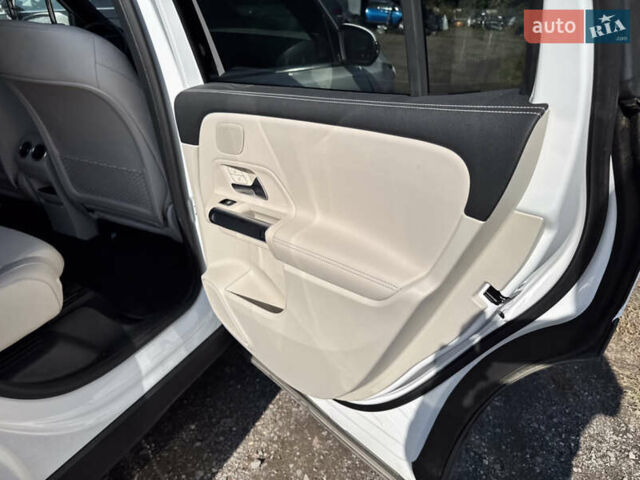 Белый Мерседес EQB, объемом двигателя 0 л и пробегом 5 тыс. км за 20650 $, фото 24 на Automoto.ua