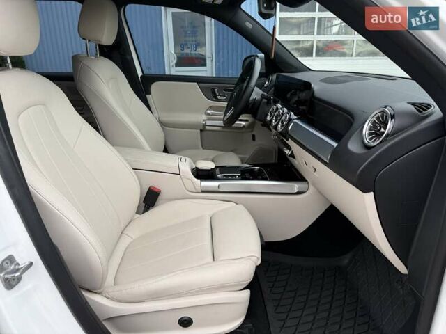 Белый Мерседес EQB, объемом двигателя 0 л и пробегом 26 тыс. км за 29500 $, фото 20 на Automoto.ua