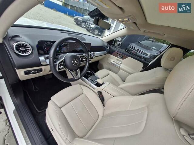 Белый Мерседес EQB, объемом двигателя 0 л и пробегом 63 тыс. км за 31999 $, фото 15 на Automoto.ua