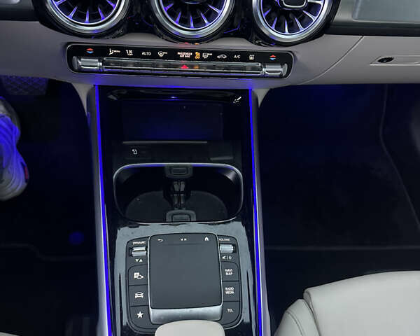 Білий Мерседес EQB, об'ємом двигуна 0 л та пробігом 14 тис. км за 38000 $, фото 23 на Automoto.ua