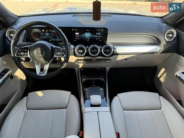 Белый Мерседес EQB, объемом двигателя 0 л и пробегом 26 тыс. км за 29500 $, фото 30 на Automoto.ua