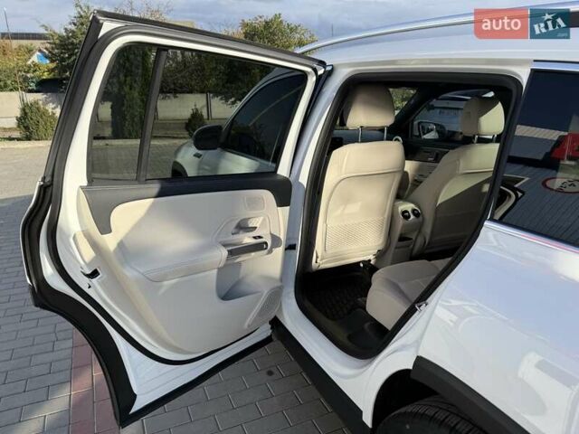 Белый Мерседес EQB, объемом двигателя 0 л и пробегом 26 тыс. км за 29500 $, фото 13 на Automoto.ua