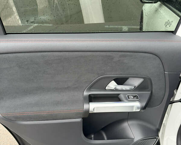 Білий Мерседес EQB, об'ємом двигуна 0 л та пробігом 41 тис. км за 34900 $, фото 24 на Automoto.ua