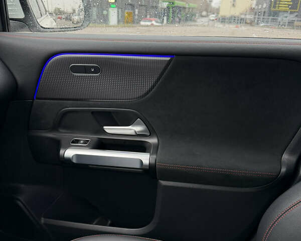 Білий Мерседес EQB, об'ємом двигуна 0 л та пробігом 41 тис. км за 34900 $, фото 22 на Automoto.ua