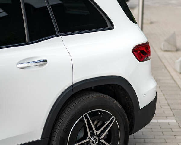 Белый Мерседес EQB, объемом двигателя 0 л и пробегом 15 тыс. км за 33000 $, фото 10 на Automoto.ua