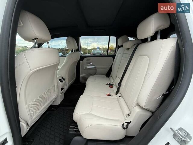 Белый Мерседес EQB, объемом двигателя 0 л и пробегом 26 тыс. км за 29500 $, фото 19 на Automoto.ua