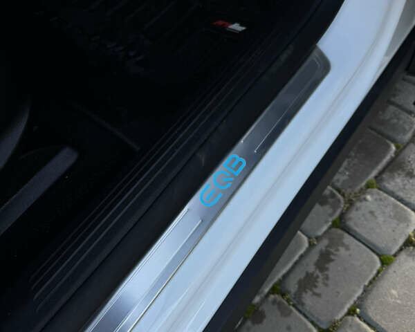 Белый Мерседес EQB, объемом двигателя 0 л и пробегом 5 тыс. км за 34800 $, фото 25 на Automoto.ua