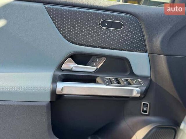 Белый Мерседес EQB, объемом двигателя 0 л и пробегом 30 тыс. км за 36700 $, фото 6 на Automoto.ua