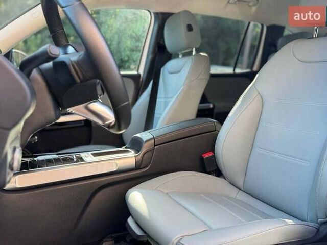 Белый Мерседес EQB, объемом двигателя 0 л и пробегом 30 тыс. км за 36700 $, фото 8 на Automoto.ua