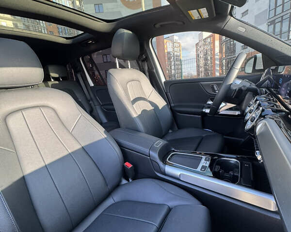 Белый Мерседес EQB, объемом двигателя 0 л и пробегом 5 тыс. км за 34800 $, фото 23 на Automoto.ua