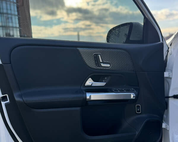 Белый Мерседес EQB, объемом двигателя 0 л и пробегом 5 тыс. км за 34800 $, фото 22 на Automoto.ua